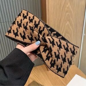 Elegant Houndstooth Tan and Black Headband